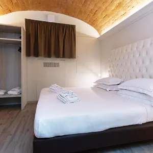 https://florence-luxury-suites-and-wellness.it-tuscanyhotel.com